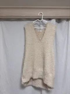 LOWRYS FARM ベージュ Vネックニットベスト