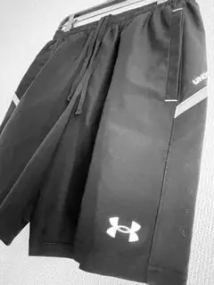 UNDER ARMOUR ショートパンツ　L 黒のサムネイル