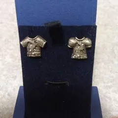 Tシャツ型シルバーピアス　スワロフスキー