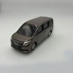 トミカ　廃盤　No.35 トヨタ　ノア　NOAH 先代　2014年式　ベトナム製のサムネイル