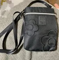 MARY QUANT スマホショルダーポーチ　サコッシュ　ショルダーバッグ　黒