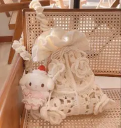 バラ　巾着バック　編み物　白色　グラニースクエア　ショルダー　ハンドメイド