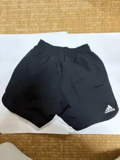 adidas 黒 ショートパンツ