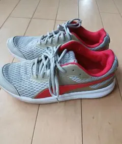 PUMA スニーカー グレー×レッド