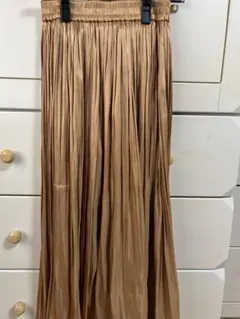 プリーツロングスカート