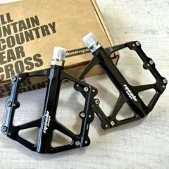 【新品】KOMAフラットペダル ブラック 自転車ペダルのサムネイル