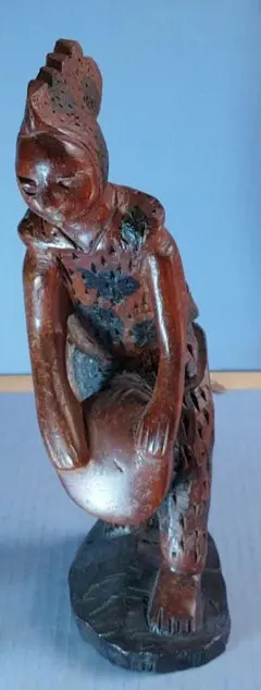 アフリカンアート風 木製彫刻