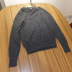 UNIQLO グレー Vネックセーター S