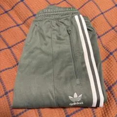 adidas トラックパンツ ライトカーキ　S ジャージ