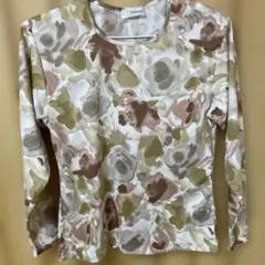 花柄トップス