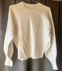 ホワイト クルーネック セーター