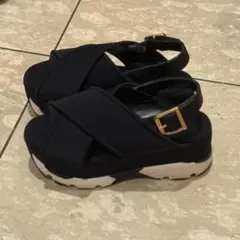【MARNI】ネイビー×ブラッククロスストラップ 厚底サンダルのサムネイル