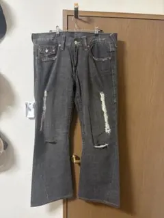 TRUE RELIGIONダメージ加工ダークグレー フレアパンツ - メルカリ