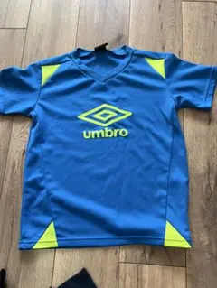 umbro Vネックシャツ 青