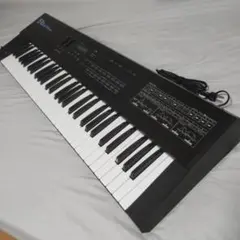 ROLAND「 D10 」LA音源搭載・デジタルシンセサイザー・純正ケース付きのサムネイル