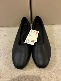 美品ユニクロ コンフィールタッチ Uカットフラットシューズ ブラック 黒23.5