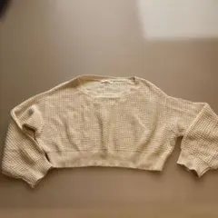 クリーム色 クロップドニットセーター