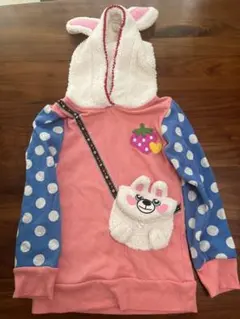 ウサギフード付きトレーナー