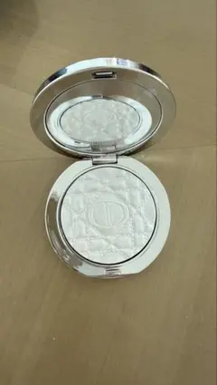 Dior ディオール フォーエヴァー グロウ ルミナイザー06