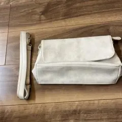 ホワイト クラッチバッグ 取り外し可能ストラップ付き　MONO COMME CA