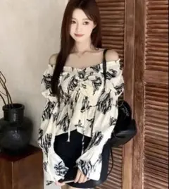 SHEIN★オフショルダーブラウス Sサイズ　52234164 夏　秋服