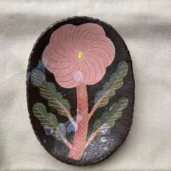 9/15まで限定価格 未使用品 陶芸家 鹿児島睦 黒の花図案のプレート　美術品 9/15まで限定価格 未使用品 陶芸家 鹿児島睦 黒の花図案