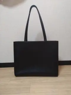 HushTug レザートート ブラック A4収納 肩掛け レザー シボ革 美品