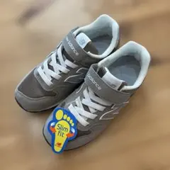 新品未使用★New Balance ニューバランス　グレー スニーカー 19cm