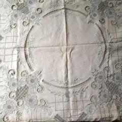 花カゴ刺繍 リネンテーブルクロス - メルカリ