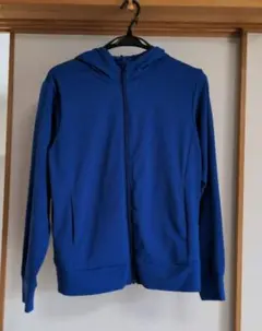 ユニクロ エアリズムUVカット メッシュ パーカー 青 160