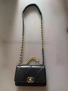 CHANEL 19 WOC ハンドル付 アンティーク金具 菱格 日常使いに最適