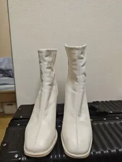 ホワイト サイドゴアブーツ 高ヒール