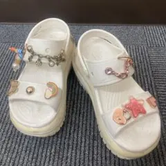 crocs 装飾付きホワイト厚底サンダル⭐︎