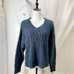 アースミュージックエコロジー　藍色　ケーブル編み　厚手　フリーサイズ　Ｖネック