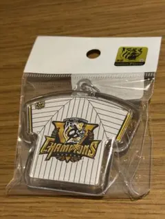 【数量限定完売品】阪神 2025 優勝記念グッズ　横濱 ユニフォームキーホルダー