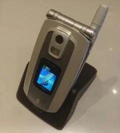 レア 美品 ドコモ D502i HYPER silver シルバー ガラケー - メルカリ