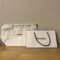 CHANEL ショッパーとポーチ