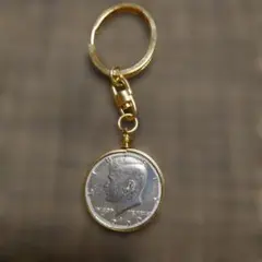 1964年ケネディハーフドルレプリカコインキーホルダー - メルカリ