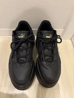 【PUMA】 【美品】厚底スニーカー ブラック ゴールドのサムネイル