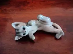 猫の陶器置物 グレーと黒 猫置物 陶器猫置物