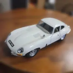 Jaguar E-Type ミニカー ディスプレイケース付 Jaguar E-Type ミニカー ディスプレイケース付 - メルカリ
