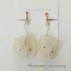 シフォンフラワー×パール×ビジュー　アイボリー　イヤリング　ピアス　ハンドメイド