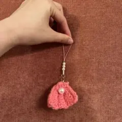 ピンクの編み物チャーム パール付き　貝殻　シェル