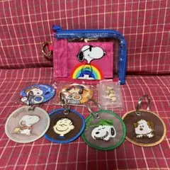 スヌーピーカードケースと缶バッジとキーホルダー等