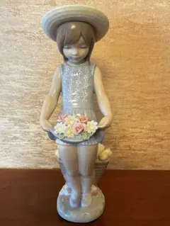 LLADRO リヤドロ 花を持つ少女　置き物