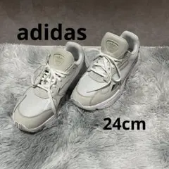 adidas ファルコンスニーカー