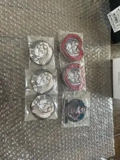 白銀つむぎ 缶バッジ アクリルスタンド セット - メルカリ
