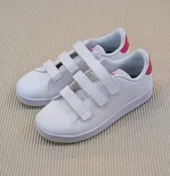 adidas　スニーカー　ADVANCOURT　アドバンコート　GW6495