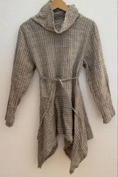 うさとの服（usaato）草木染め ストライプ柄ハイネックエプロンベスト