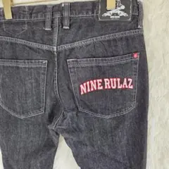 NINE RULAZ ブラックデニムパンツ ロゴ刺繍　W32新品級のサムネイル